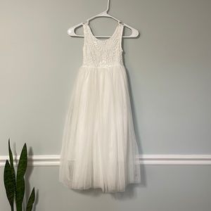 White lace dress. Size 6 (girls)